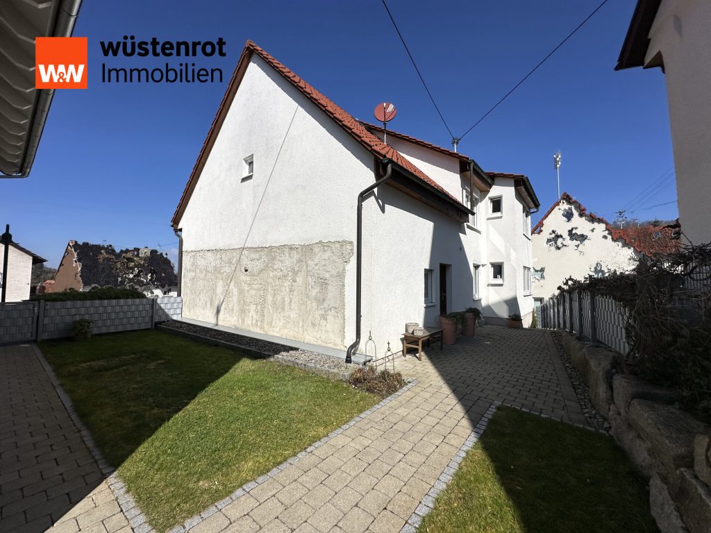 Immobilienangebot - Burladingen / Killer - Alle - Wohnen mit Komfort: Großzügiges Haus mit Garten und viel Stauraum
