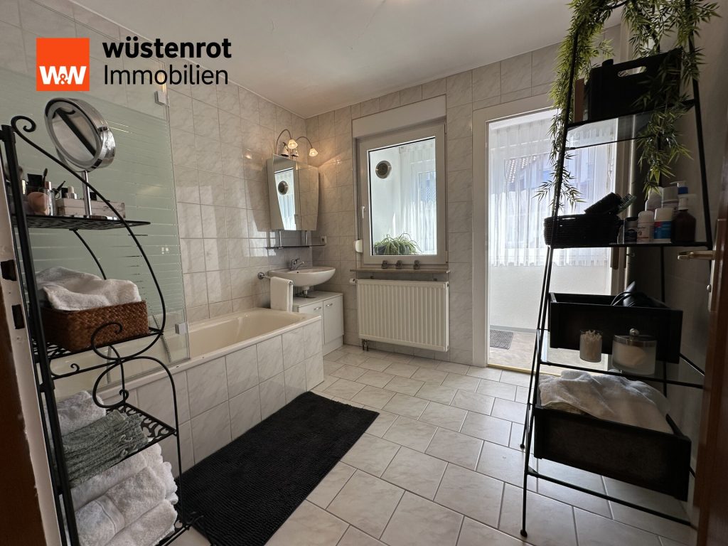 Immobilienangebot - Burladingen / Killer - Alle - Wohnen mit Komfort: Großzügiges Haus mit Garten und viel Stauraum