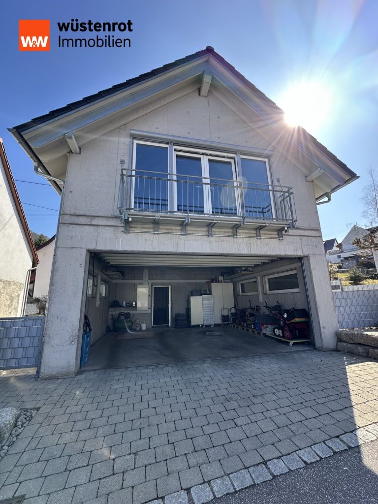 Immobilienangebot - Burladingen / Killer - Alle - Wohnen mit Komfort: Großzügiges Haus mit Garten und viel Stauraum