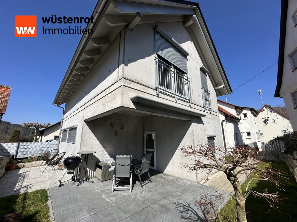 Immobilienangebot - Burladingen / Killer - Alle - Wohnen mit Komfort: Großzügiges Haus mit Garten und viel Stauraum