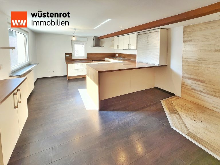 Immobilienangebot - Gründau / Breitenborn (Amt Wächtersbach) - Alle - Neunzehntausend € reduziert! Jetzt aber los! Gründau: REH, ca. 137 m² WFL, EBK, Kamin & sofort frei!