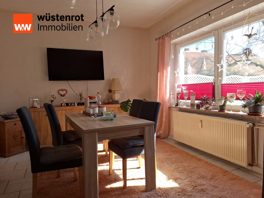 Immobilienangebot - Emmerthal / Grohnde - Alle - Freistehendes Einfamilienhaus mit Garten, Garage und Carport - großzügiges Platzangebot
