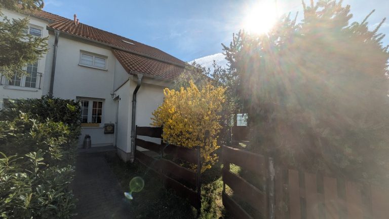 Immobilienangebot - Ottendorf-Okrilla / Medingen - Alle - Reihenendhaus mit Garten & Pool in  Medingen