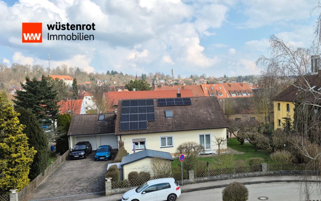 Immobilienangebot - Feuchtwangen - Alle - Reserviert: Feuchtwangen- gepflegtes Reihenendhaus mit großem Grundstück und Garage.