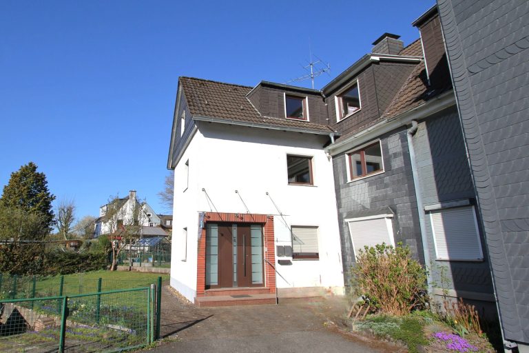 Immobilienangebot - Wuppertal - Alle - Idyllisch gelegenes Zweifamilienhaus mit großem Garten in Cronenberg