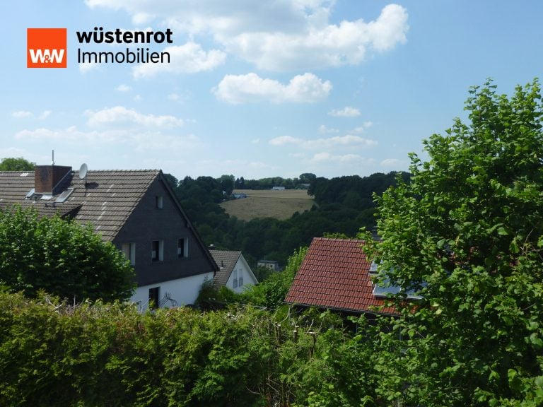 Immobilienangebot - Solingen / Wald - Alle - xxx Freistehendes Einfamilienhaus auf großem Grundstück in Solingen-Wald xxx
-mit viel Potential-