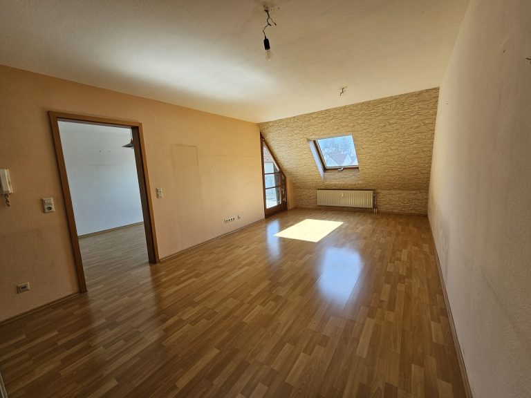 Immobilienangebot - Eningen unter Achalm - Alle - Geniale Galeriewohnung mit TG Stellplatz und riesigem Balkon in ruhiger Lage von Eningen u. A.