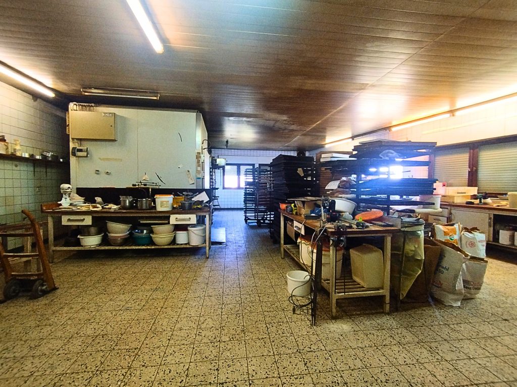 Immobilienangebot - Blomberg / Istrup - Alle - vielseitige Nutzungsmöglichkeiten - Wohn- und Geschäftshaus mit ehemaliger Bäckerei in Blomberg