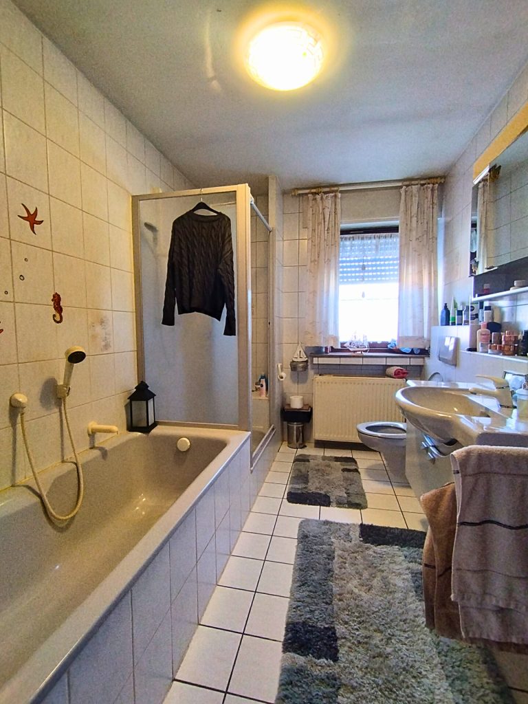 Immobilienangebot - Blomberg / Istrup - Alle - vielseitige Nutzungsmöglichkeiten - Wohn- und Geschäftshaus mit ehemaliger Bäckerei in Blomberg