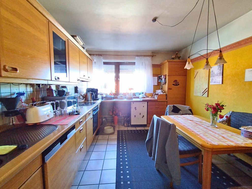 Immobilienangebot - Blomberg / Istrup - Alle - vielseitige Nutzungsmöglichkeiten - Wohn- und Geschäftshaus mit ehemaliger Bäckerei in Blomberg