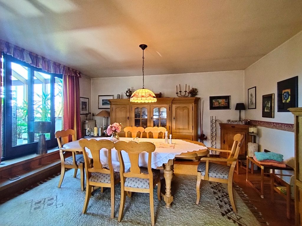 Immobilienangebot - Blomberg / Istrup - Alle - vielseitige Nutzungsmöglichkeiten - Wohn- und Geschäftshaus mit ehemaliger Bäckerei in Blomberg