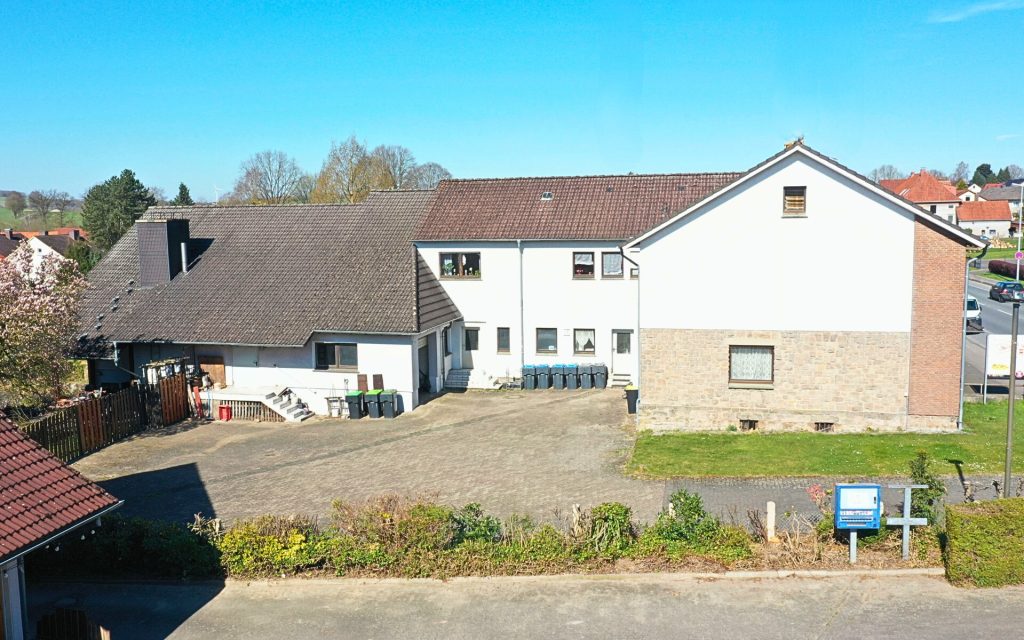 Immobilienangebot - Blomberg / Istrup - Alle - vielseitige Nutzungsmöglichkeiten - Wohn- und Geschäftshaus mit ehemaliger Bäckerei in Blomberg