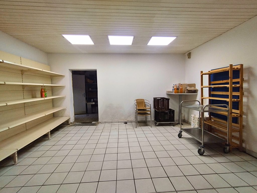 Immobilienangebot - Blomberg / Istrup - Alle - vielseitige Nutzungsmöglichkeiten - Wohn- und Geschäftshaus mit ehemaliger Bäckerei in Blomberg
