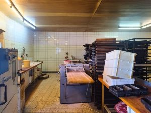 Immobilienangebot - Blomberg / Istrup - Alle - vielseitige Nutzungsmöglichkeiten - Wohn- und Geschäftshaus mit ehemaliger Bäckerei in Blomberg