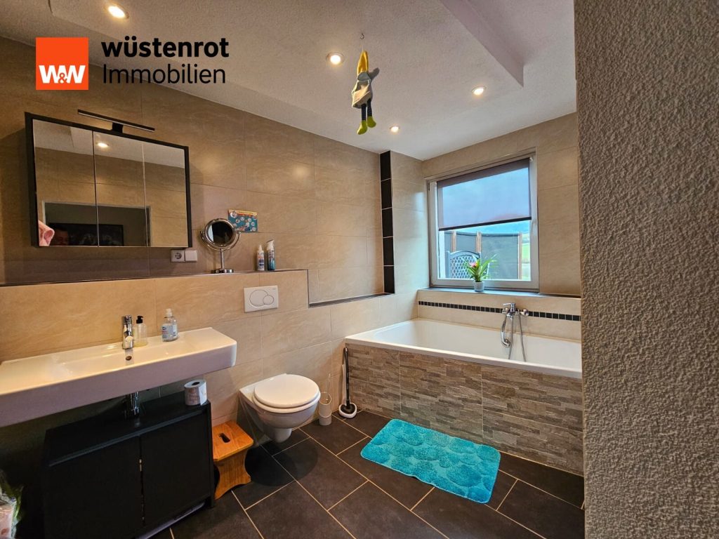 Immobilienangebot - Wellendingen - Alle - Halten Sie Ihre Pferde direkt an Ihrem wundervollen neuen Domizil in bester Lage von Wellendingen.