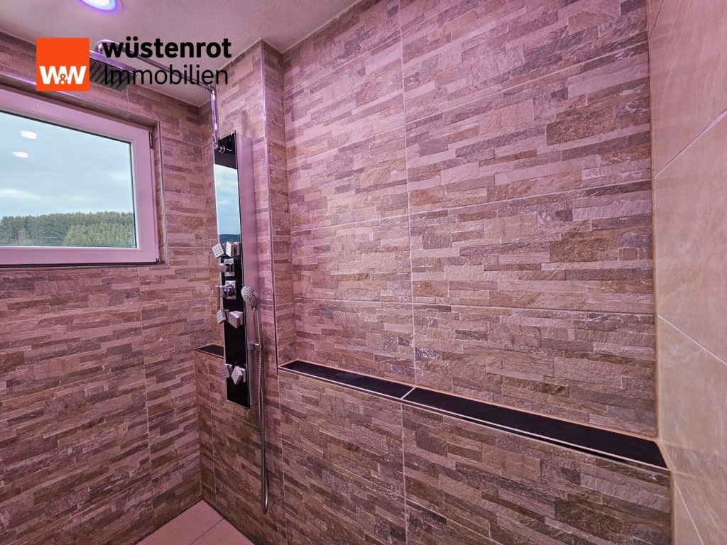 Immobilienangebot - Wellendingen - Alle - Halten Sie Ihre Pferde direkt an Ihrem wundervollen neuen Domizil in bester Lage von Wellendingen.