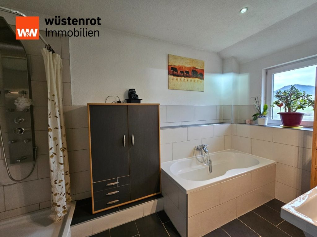 Immobilienangebot - Wellendingen - Alle - Halten Sie Ihre Pferde direkt an Ihrem wundervollen neuen Domizil in bester Lage von Wellendingen.