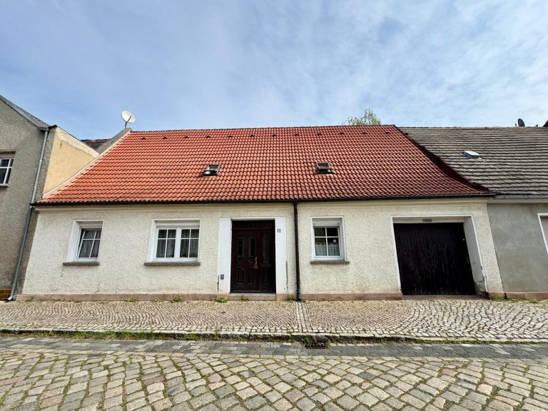 Immobilienangebot - Dessau - Alle - Platz für die ganze Familie – Reihenmittelhaus mit Garten, Wintergarten & 7 Zimmern in Roßlau
