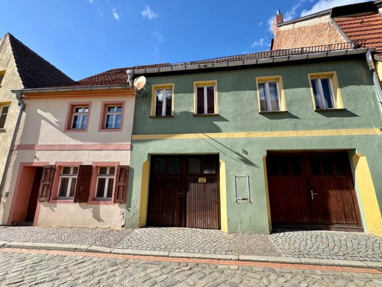 Immobilienangebot - Luckau - Alle - Einmalige Gelegenheit in bester Lage: Stadthäuser mit Innenhof, Werkstatt & Ausbaumöglichkeit am Park