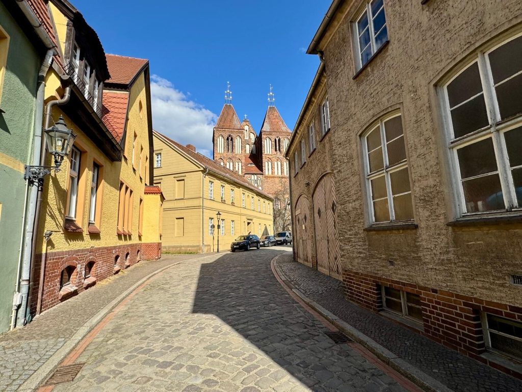 Immobilienangebot - Luckau - Alle - Einmalige Gelegenheit in bester Lage: Stadthäuser mit Innenhof, Werkstatt & Ausbaumöglichkeit am Park