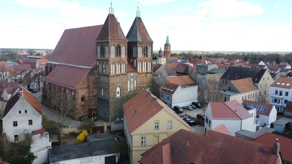 Immobilienangebot - Luckau - Alle - Einmalige Gelegenheit in bester Lage: Stadthäuser mit Innenhof, Werkstatt & Ausbaumöglichkeit am Park