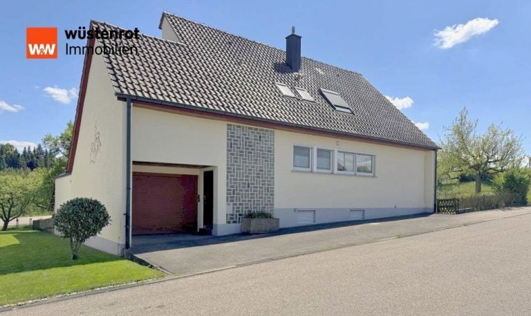 Immobilienangebot - Neuler - Alle - Attraktives Zweifamilienhaus in begehrter Lage von Neuler – Ideal für Familien oder Mehrgenerationenwohnen!