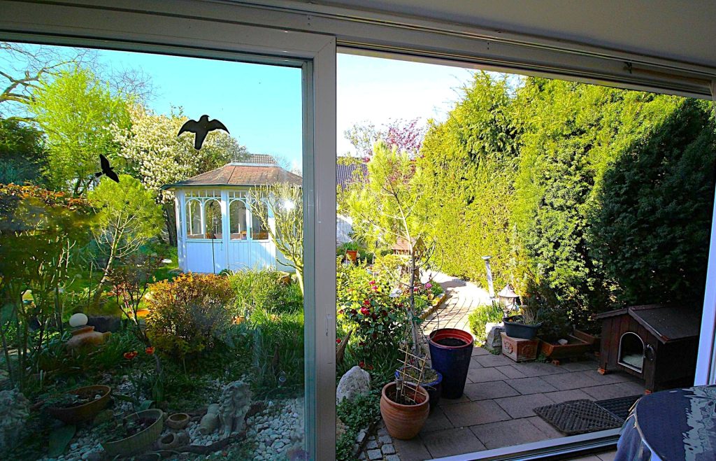 Immobilienangebot - Köln - Alle - Gepflegter Flachdach-Bungalow auf traumhaftem Sonnengrundstück in begehrter Lage von Köln Lindweiler