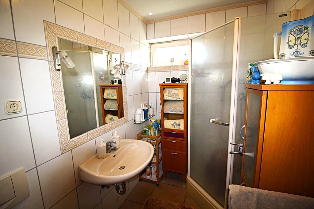 Immobilienangebot - Köln - Alle - Gepflegter Flachdach-Bungalow auf traumhaftem Sonnengrundstück in begehrter Lage von Köln Lindweiler
