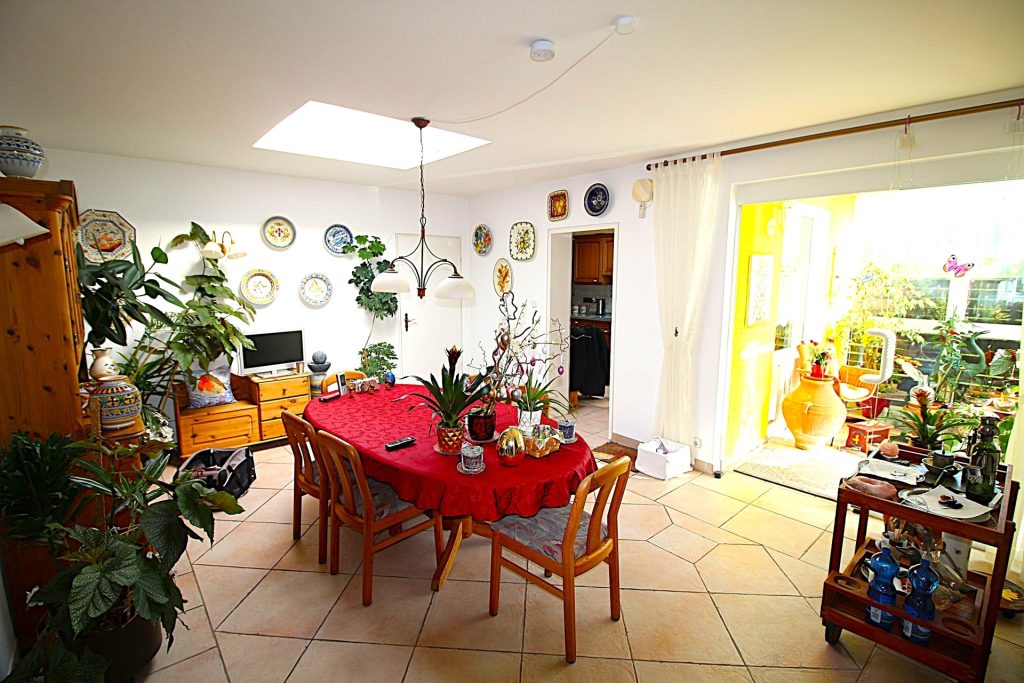 Immobilienangebot - Köln - Alle - Gepflegter Flachdach-Bungalow auf traumhaftem Sonnengrundstück in begehrter Lage von Köln Lindweiler