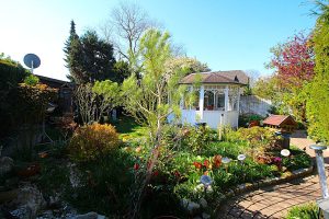 Immobilienangebot - Köln - Alle - Gepflegter Flachdach-Bungalow auf traumhaftem Sonnengrundstück in begehrter Lage von Köln Lindweiler