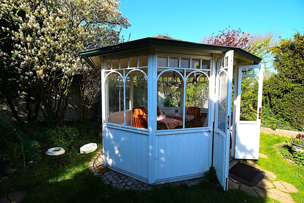 Immobilienangebot - Köln - Alle - Gepflegter Flachdach-Bungalow auf traumhaftem Sonnengrundstück in begehrter Lage von Köln Lindweiler