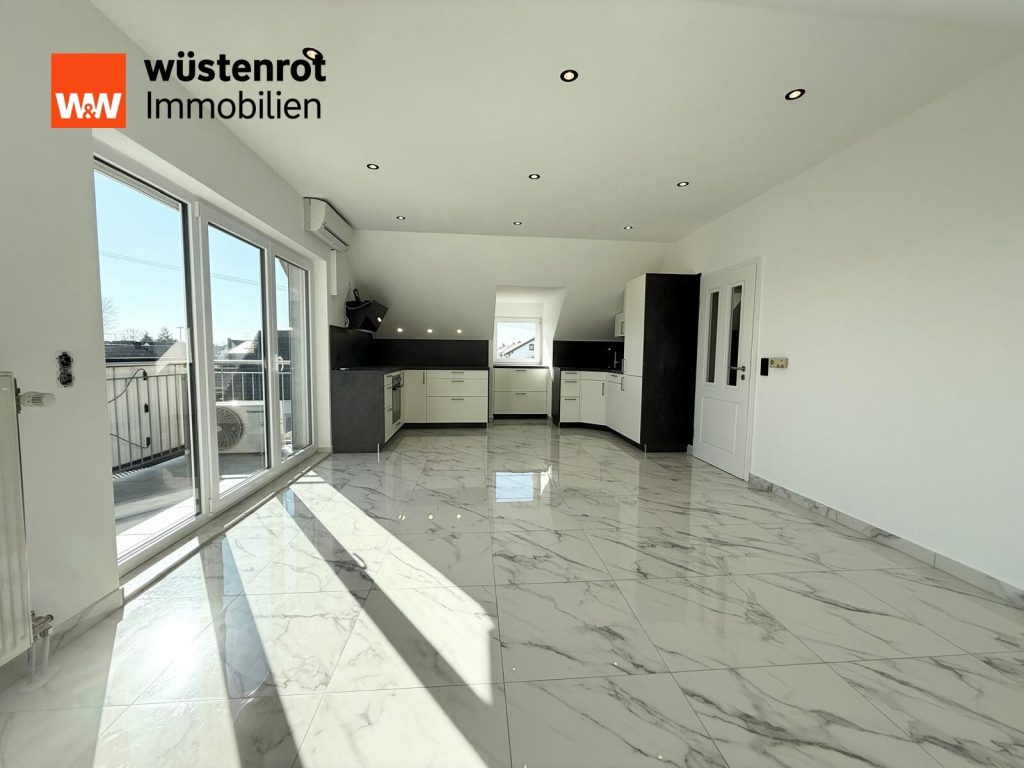 Immobilienangebot - Straubing - Alle - Penthouse-Feeling! Stylische 2,5-Zimmer-Wohnung mit Balkon, Dachterrasse & 2 Duplex-Stellplätzen