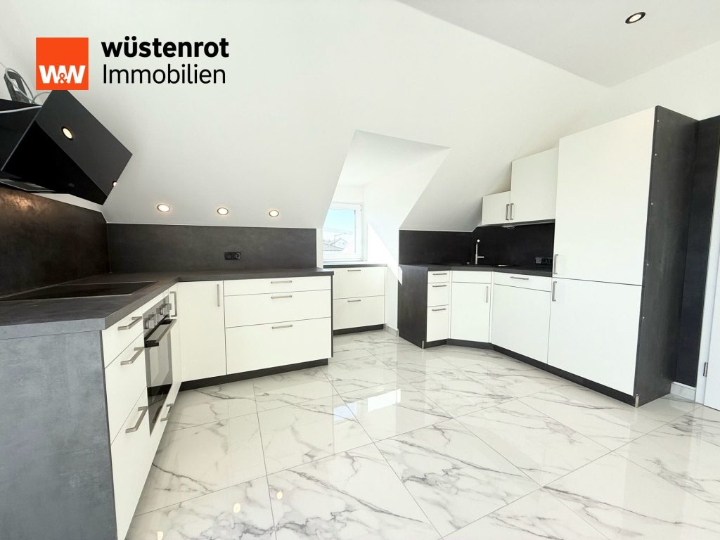 Immobilienangebot - Straubing - Alle - Penthouse-Feeling! Stylische 2,5-Zimmer-Wohnung mit Balkon, Dachterrasse & 2 Duplex-Stellplätzen