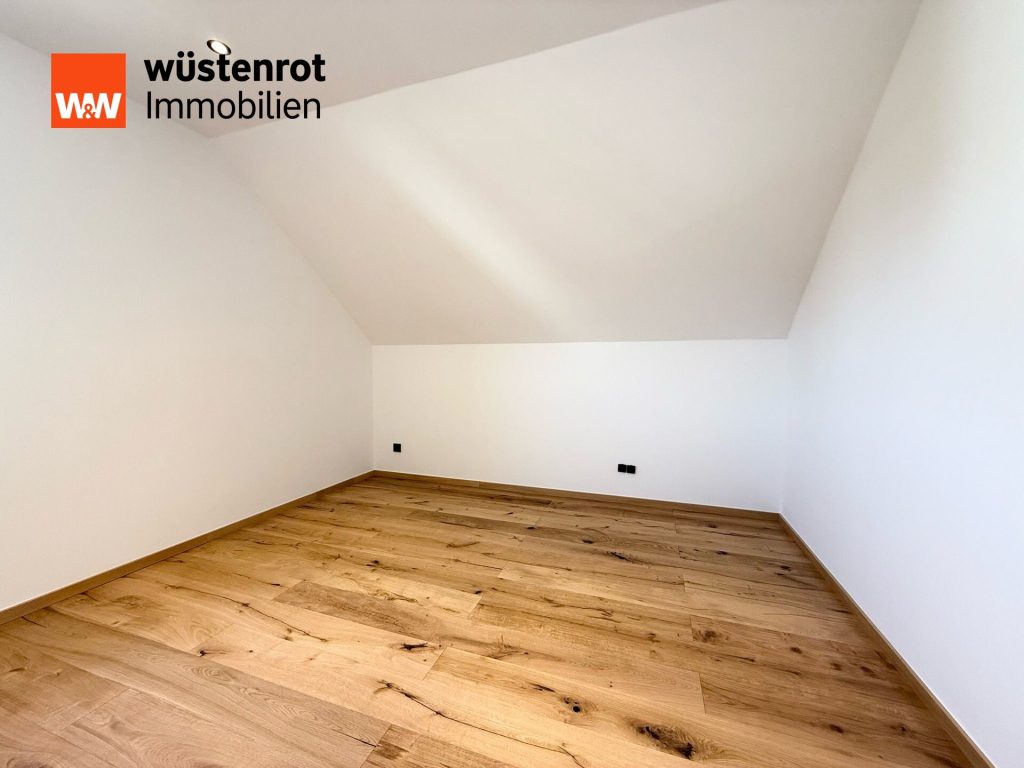 Immobilienangebot - Straubing - Alle - Penthouse-Feeling! Stylische 2,5-Zimmer-Wohnung mit Balkon, Dachterrasse & 2 Duplex-Stellplätzen