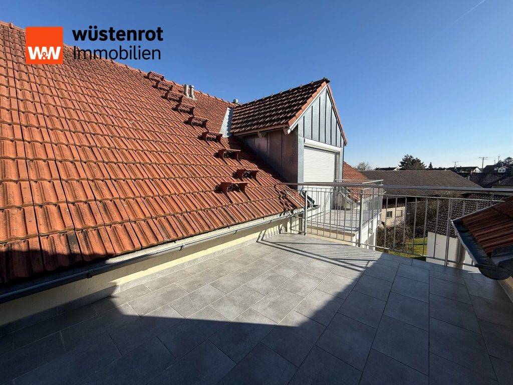 Immobilienangebot - Straubing - Alle - Penthouse-Feeling! Stylische 2,5-Zimmer-Wohnung mit Balkon, Dachterrasse & 2 Duplex-Stellplätzen