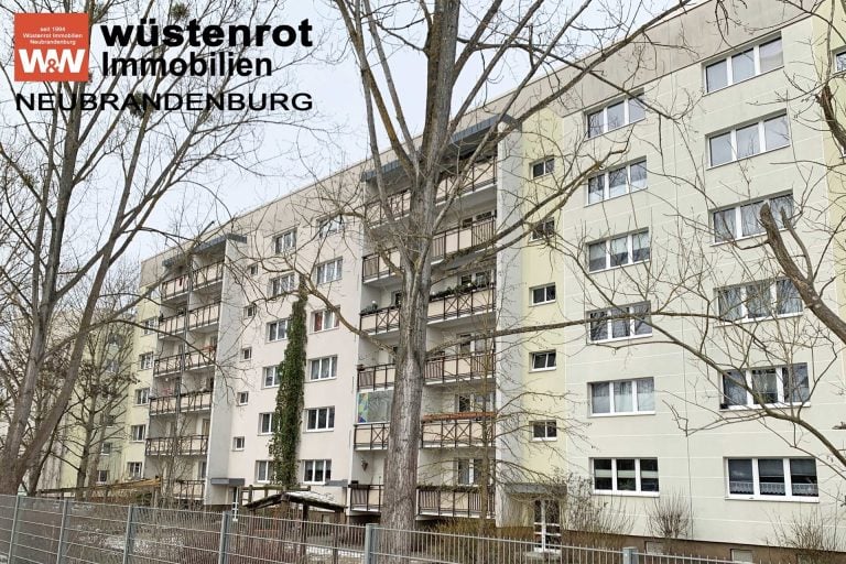 Immobilienangebot - Neubrandenburg - Alle - SCHÖNE LAGE IM SÜDEN VON NB: MODERNISIERTE 2-RAUM-WOHNUNG  MIT KELLERRAUM