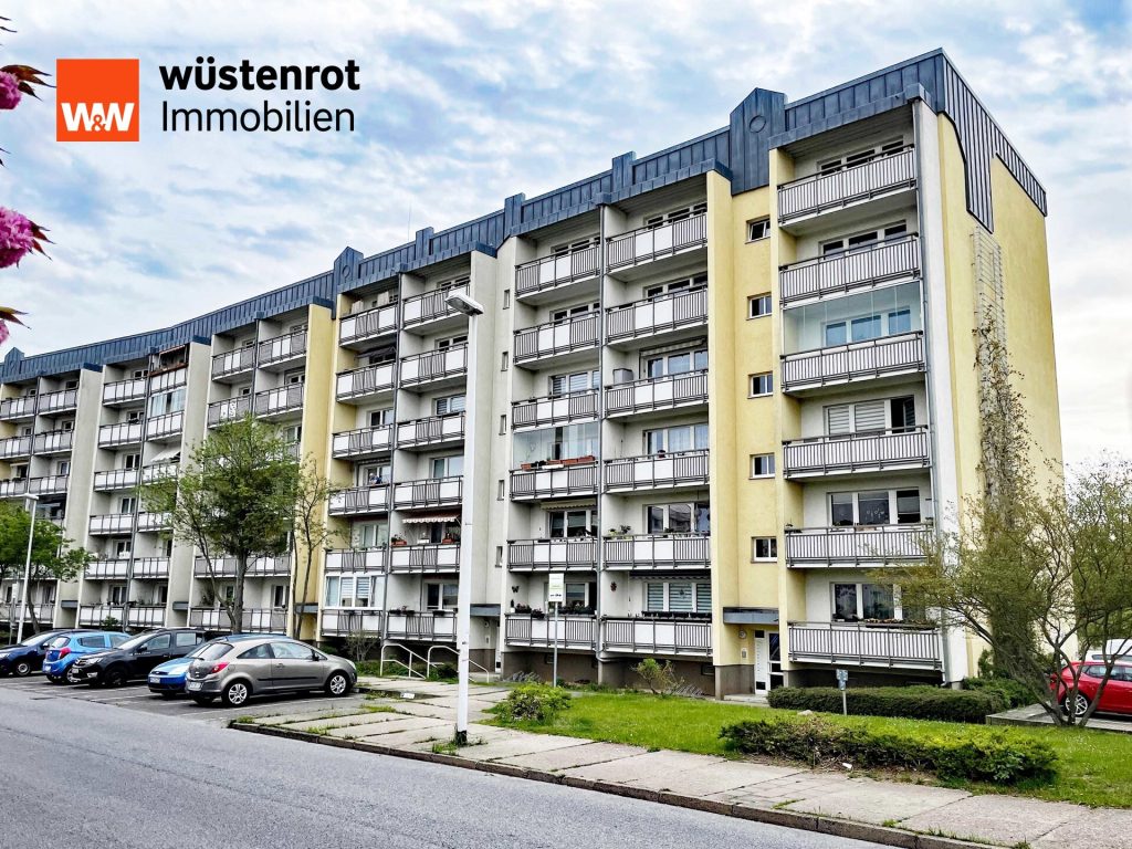 Immobilienangebot - Neubrandenburg - Alle - MIT BALKON UND KELLERRAUM: RENOVIERTE UND HELLE DREI-RAUM-WOHNUNG