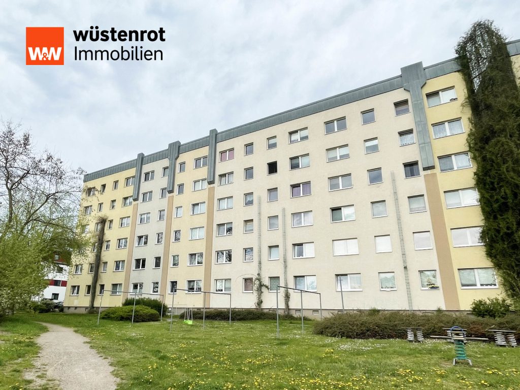 Immobilienangebot - Neubrandenburg - Alle - MIT BALKON UND KELLERRAUM: RENOVIERTE UND HELLE DREI-RAUM-WOHNUNG