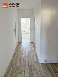 Immobilienangebot - Neubrandenburg - Alle - MIT BALKON UND KELLERRAUM: RENOVIERTE UND HELLE DREI-RAUM-WOHNUNG