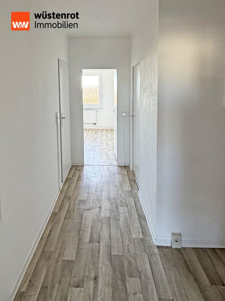 Immobilienangebot - Neubrandenburg - Alle - MIT BALKON UND KELLERRAUM: RENOVIERTE UND HELLE DREI-RAUM-WOHNUNG