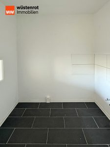 Immobilienangebot - Neubrandenburg - Alle - MIT BALKON UND KELLERRAUM: RENOVIERTE UND HELLE DREI-RAUM-WOHNUNG