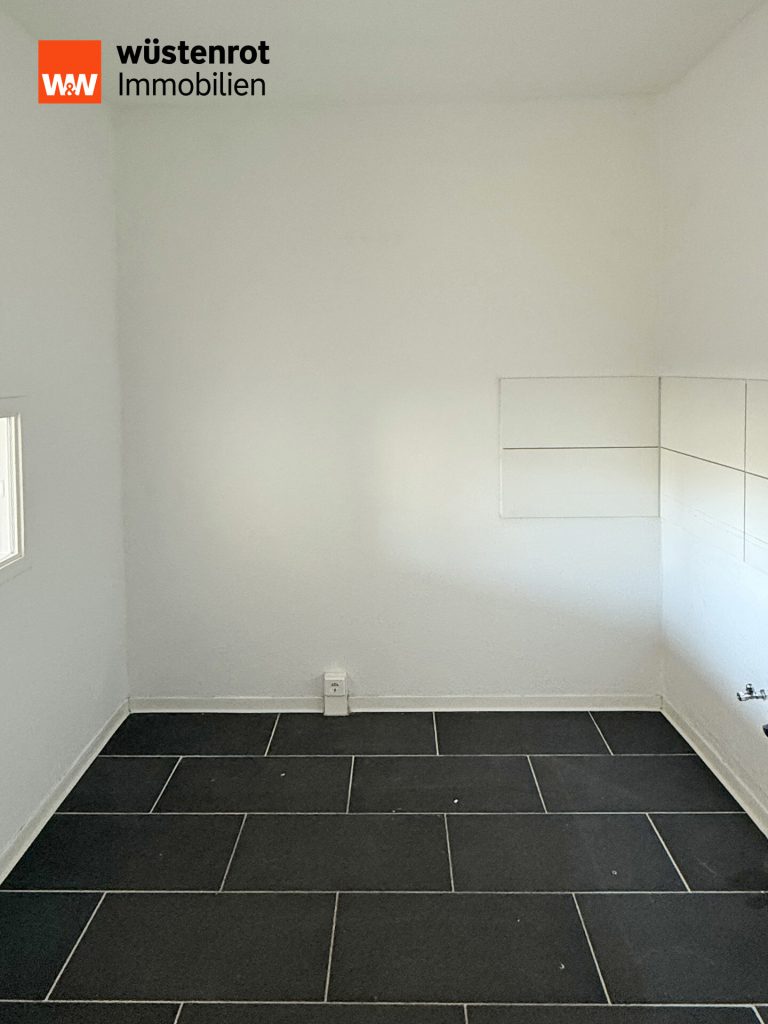 Immobilienangebot - Neubrandenburg - Alle - MIT BALKON UND KELLERRAUM: RENOVIERTE UND HELLE DREI-RAUM-WOHNUNG