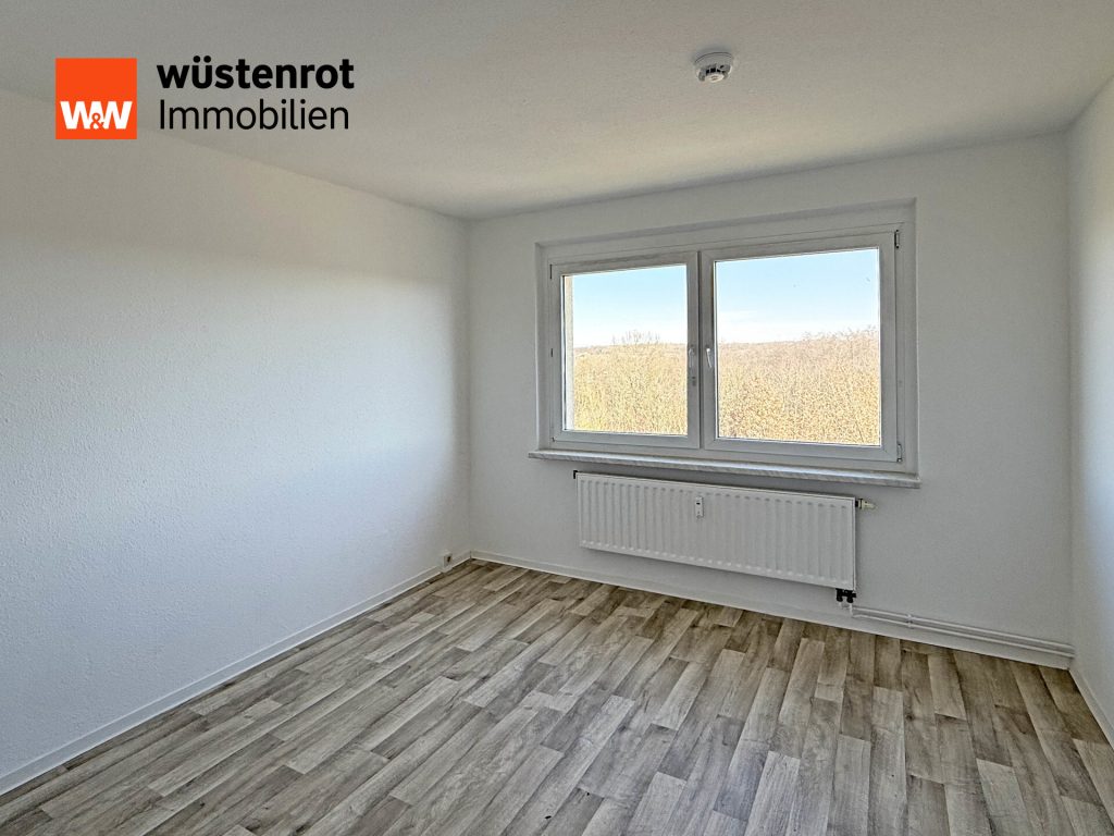 Immobilienangebot - Neubrandenburg - Alle - MIT BALKON UND KELLERRAUM: RENOVIERTE UND HELLE DREI-RAUM-WOHNUNG