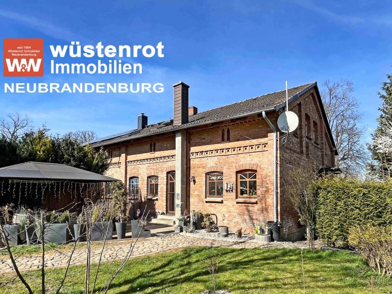 Immobilienangebot - Mistorf / Käselow - Alle - DIE BESONDERE IMMOBILIE: DOPPELHAUSHÄLFTE MIT EINBAUKÜCHE + KAMINOFEN  AUF EINEM GROSSEM GRUNDSTÜCK