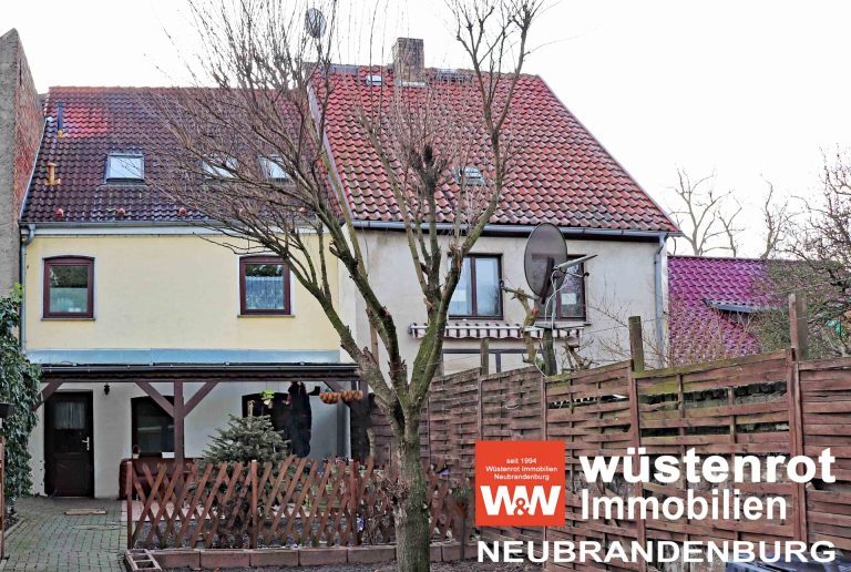 Immobilienangebot - Stavenhagen - Alle - FREI AB JULI 2025: WOHNHAUS MIT ZWEI BÄDERN UND KELLER UND GARTEN IN DER STADTMITTE
