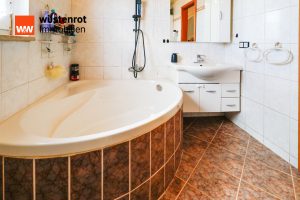 Immobilienangebot - Schönwald - Alle - Gepflegtes 3-Familienhaus inkl. 2 Garagen und Carport für Ihr Wohnmobil!