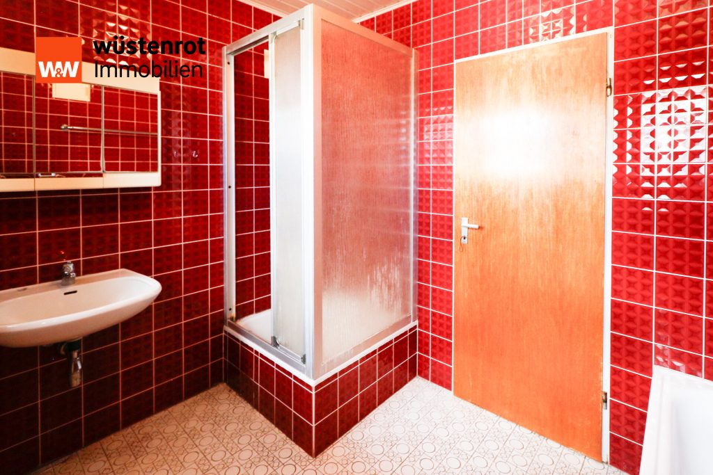 Immobilienangebot - Schönwald - Alle - Gepflegtes 3-Familienhaus inkl. 2 Garagen und Carport für Ihr Wohnmobil!