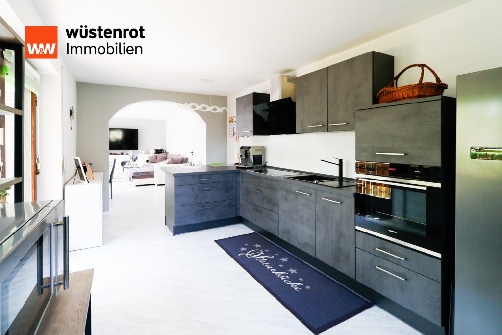 Immobilienangebot - Schönwald - Alle - Gepflegtes 3-Familienhaus inkl. 2 Garagen und Carport für Ihr Wohnmobil!