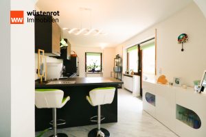 Immobilienangebot - Schönwald - Alle - Gepflegtes 3-Familienhaus inkl. 2 Garagen und Carport für Ihr Wohnmobil!