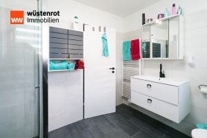 Immobilienangebot - Schönwald - Alle - Gepflegtes 3-Familienhaus inkl. 2 Garagen und Carport für Ihr Wohnmobil!